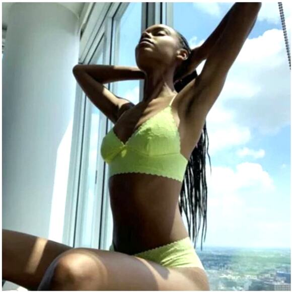 Urban Outfitters Scalloped Lace Triangle Bralette Neon Yellow Green Size S - Picture 1 of 7